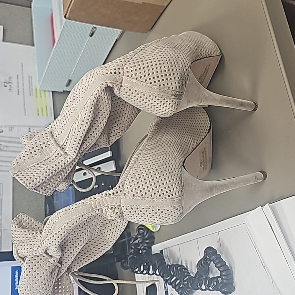 Perforated booties - Picture 2 of 5